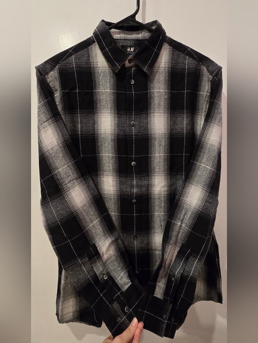H&M Black and White Plaid Button-Down Shirt - 100% Cotton (20in Pit To Pit)